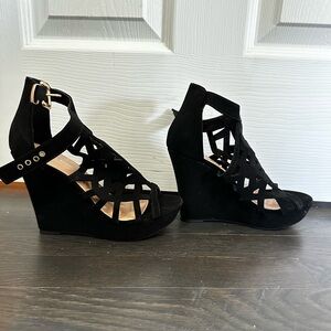 Black platform wedge sandals Top Moda 6M soft felt material almost like new